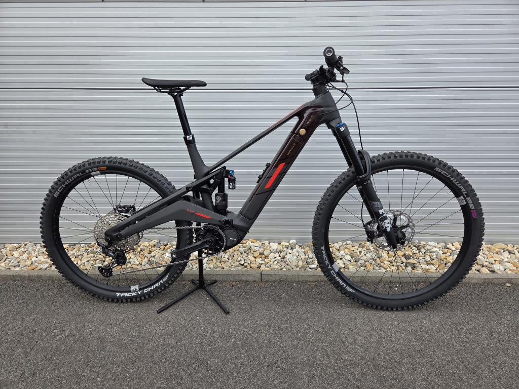 Rotwild R.EXC FS Pro Fully Ebike (felsőkategóriás, 2025-ös, Carbon, FOX 38, FOX X2, 85Nm, 820Wh, 0km, M, XL)
